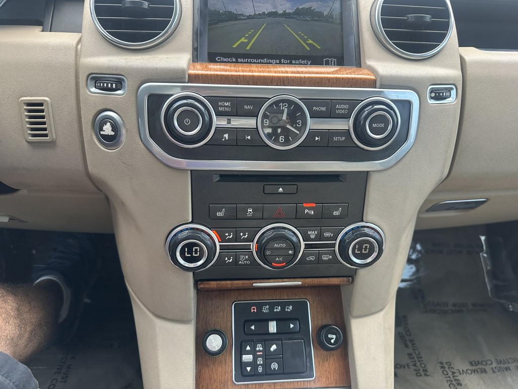 2015 Land Rover LR4 Image 15