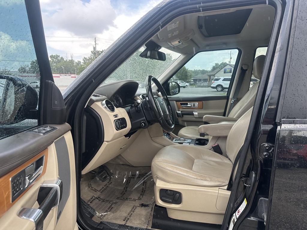 2015 Land Rover LR4 Image 16