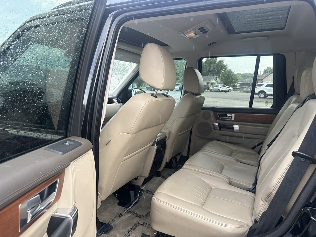 2015 Land Rover LR4 Image 17