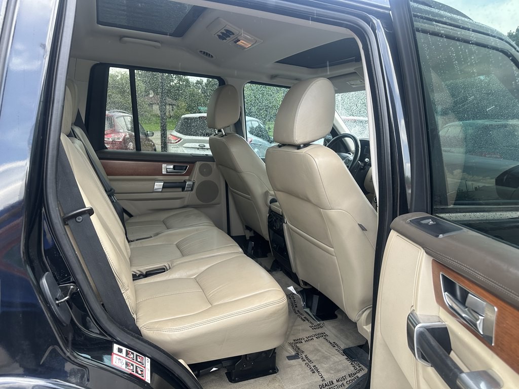 2015 Land Rover LR4 Image 19