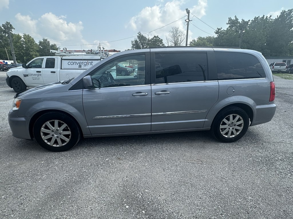2013 Chrysler Town & Country Image 6
