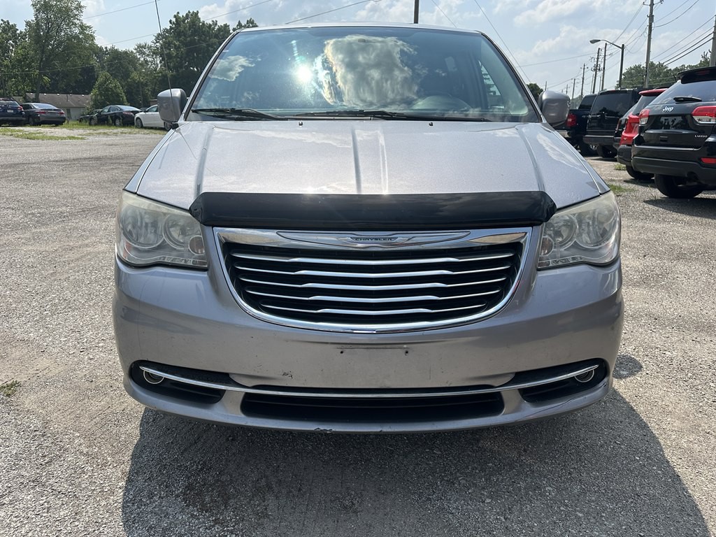 2013 Chrysler Town & Country Image 8