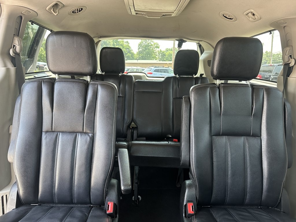 2013 Chrysler Town & Country Image 20