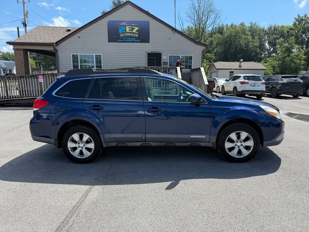 2011 Subaru Outback Image 2