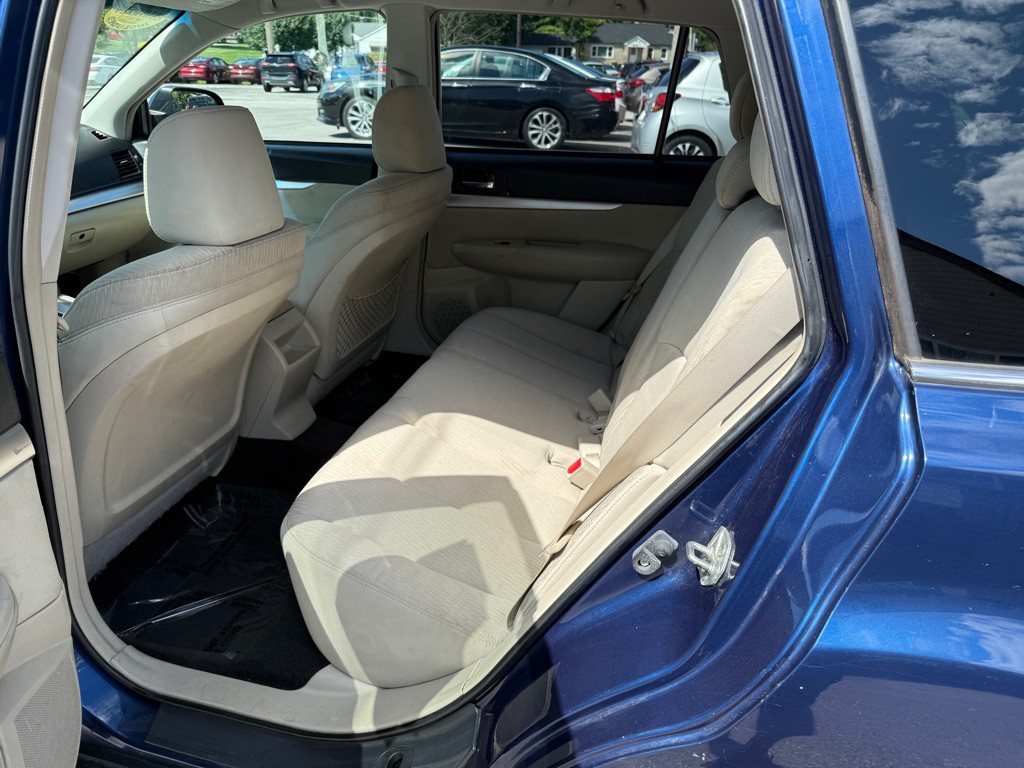2011 Subaru Outback Image 10