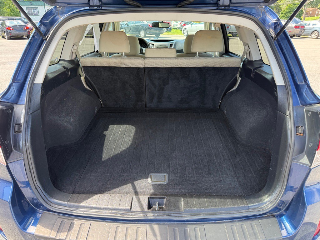 2011 Subaru Outback Image 12