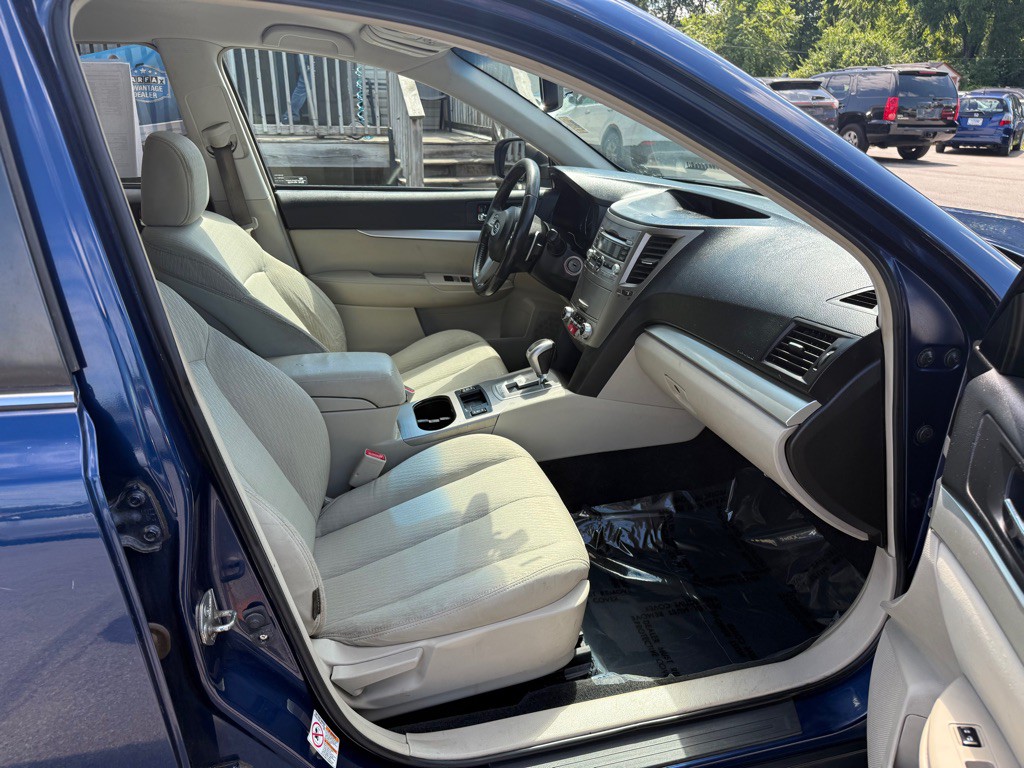 2011 Subaru Outback Image 14