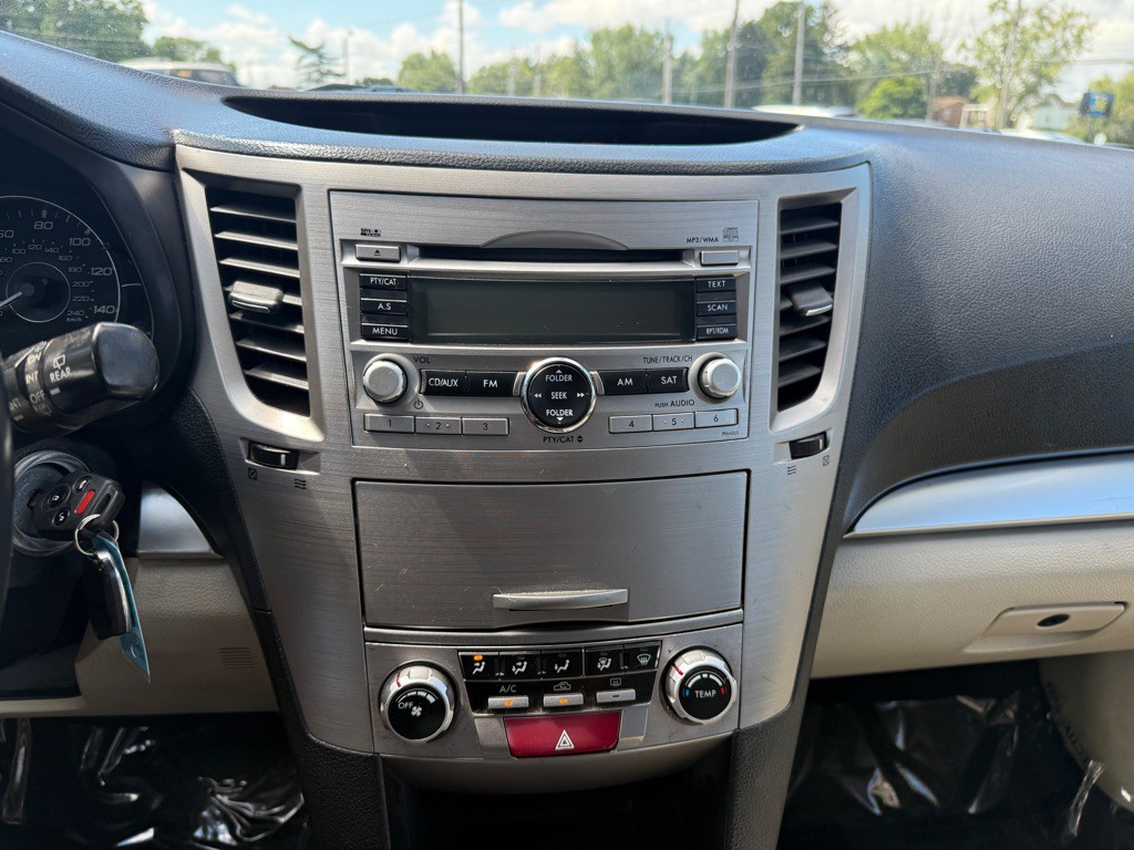 2011 Subaru Outback Image 16