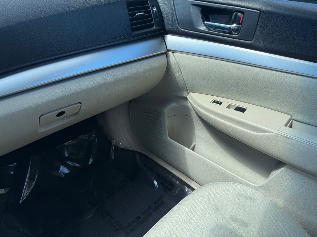 2011 Subaru Outback Image 18