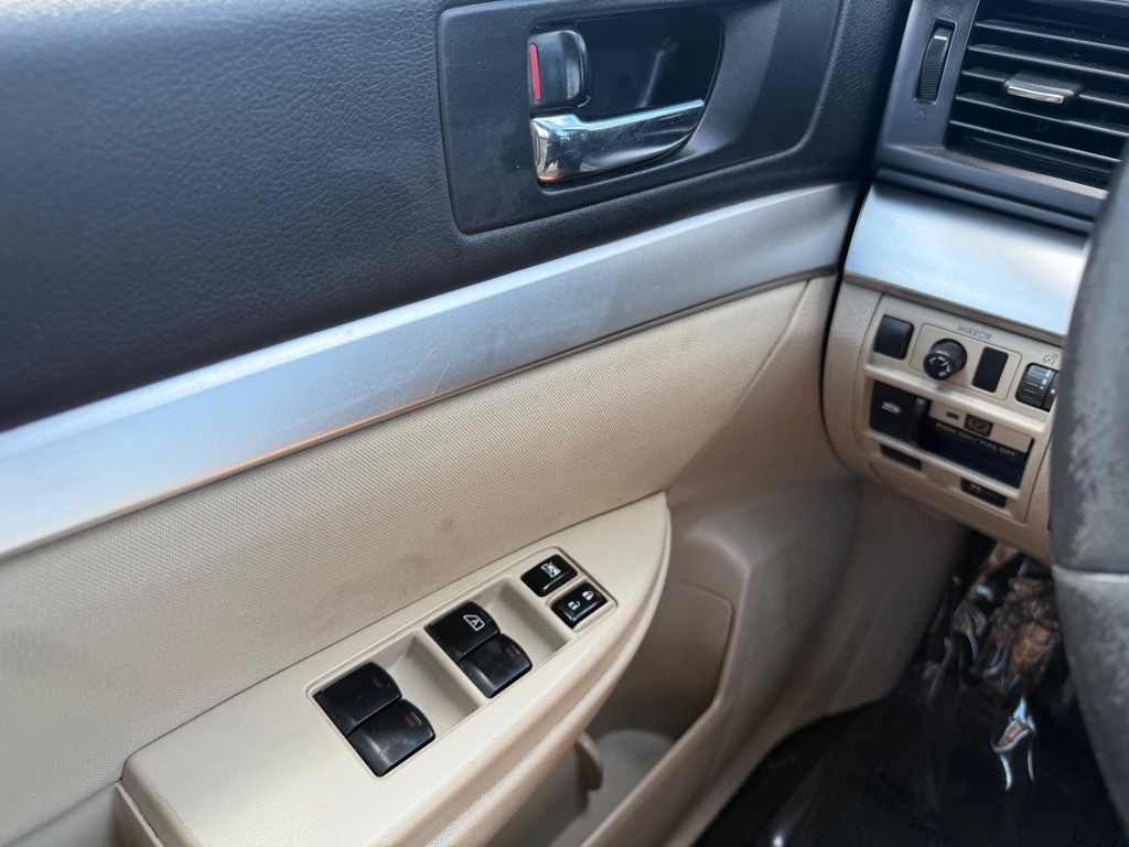 2011 Subaru Outback Image 20