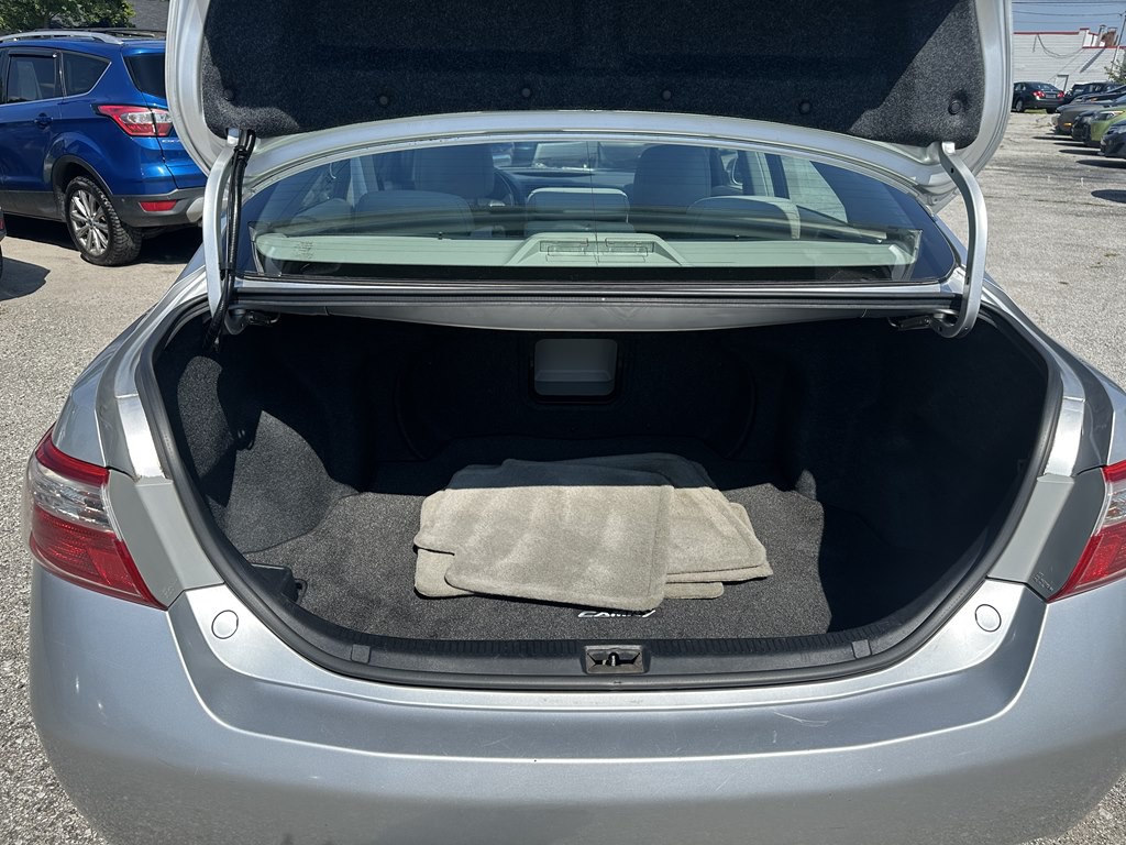 2009 Toyota Camry Image 18