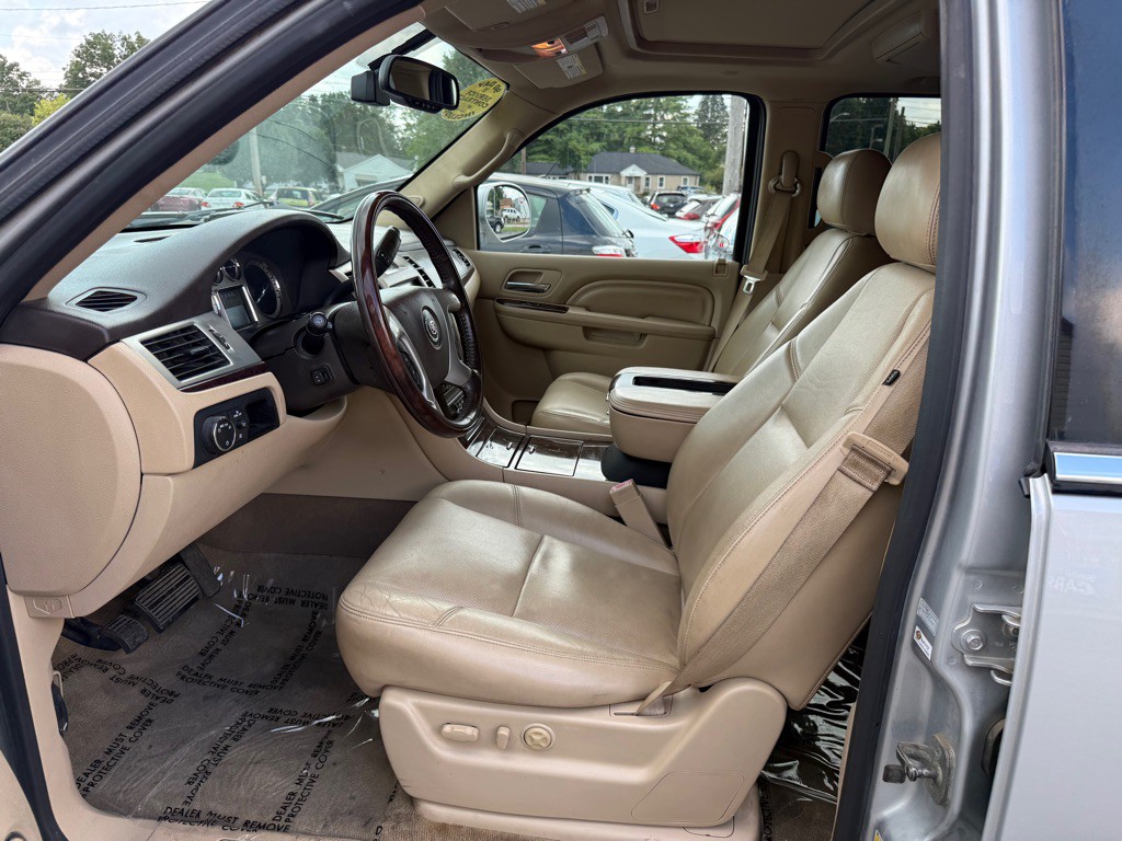 2013 Cadillac Escalade Image 9