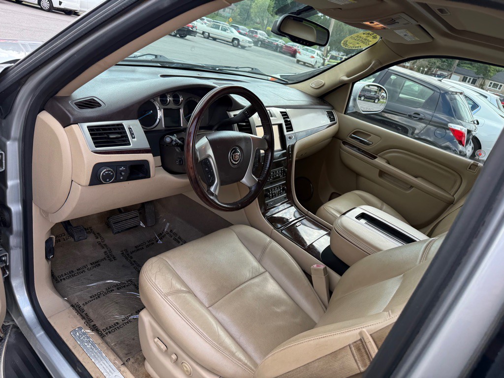 2013 Cadillac Escalade Image 10