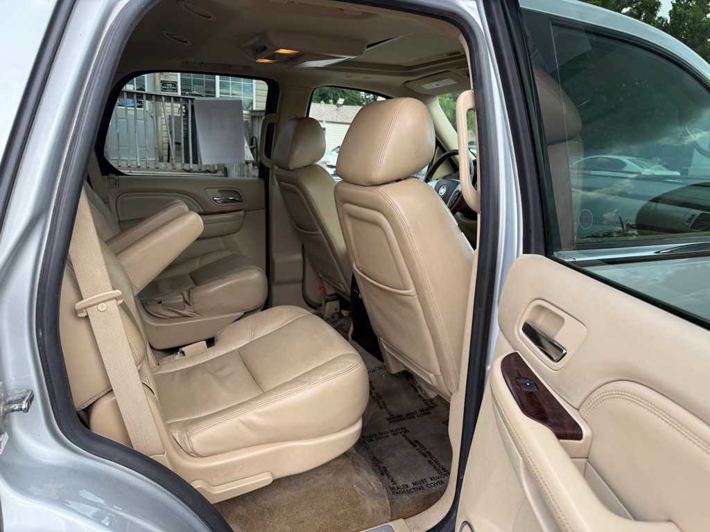 2013 Cadillac Escalade Image 14