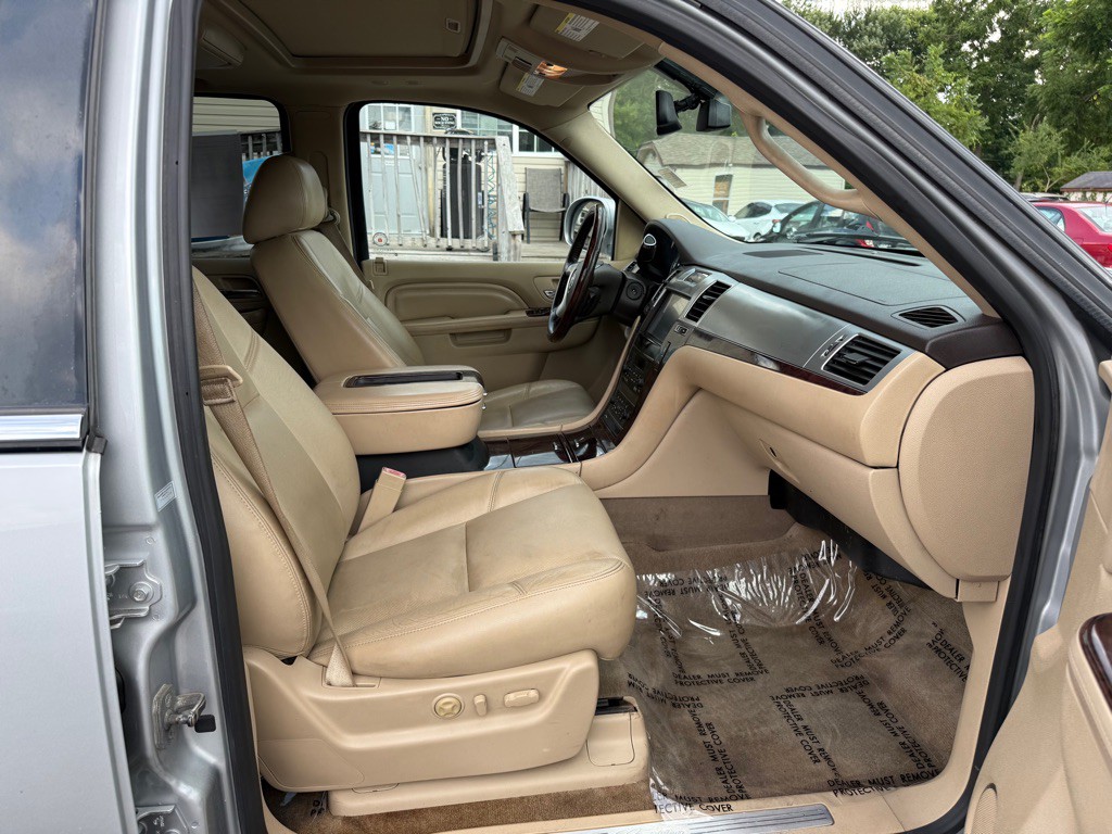 2013 Cadillac Escalade Image 15