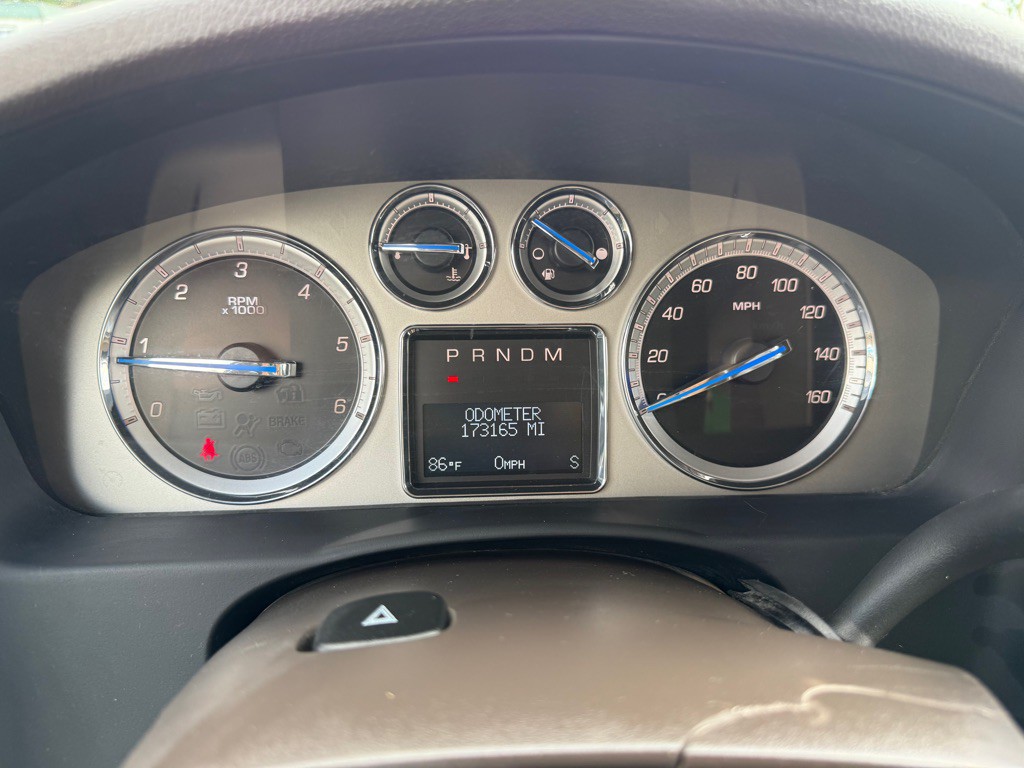2013 Cadillac Escalade Image 16