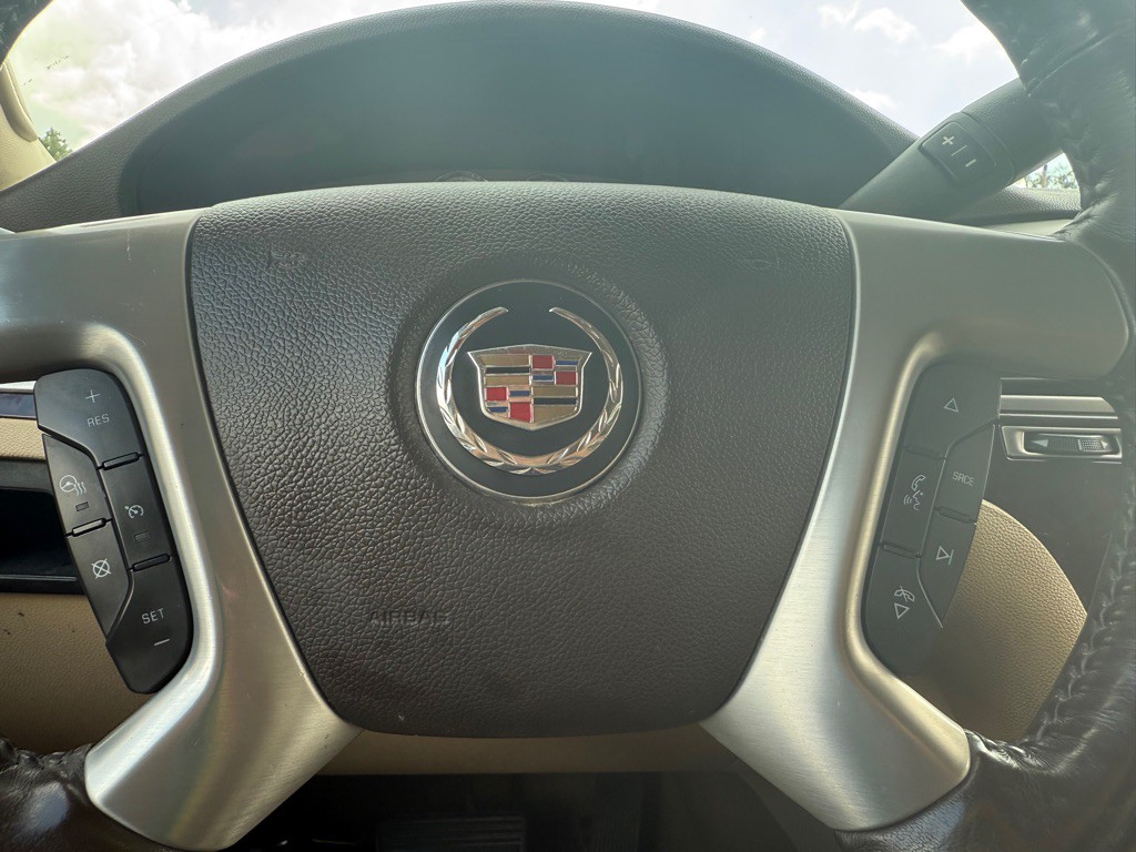 2013 Cadillac Escalade Image 22