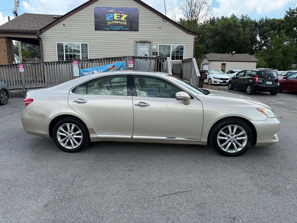 2010 Lexus ES Image 2