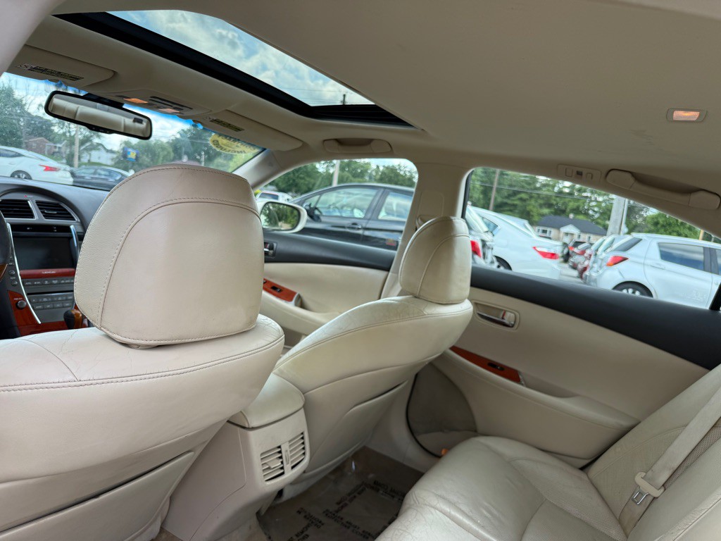 2010 Lexus ES Image 12