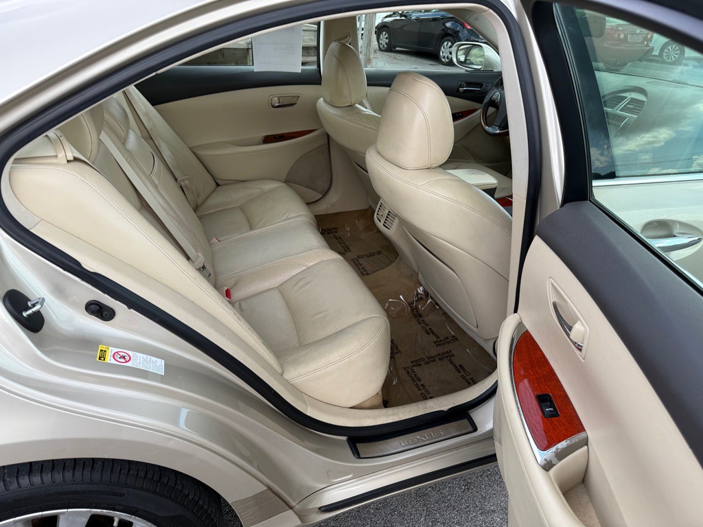 2010 Lexus ES Image 14
