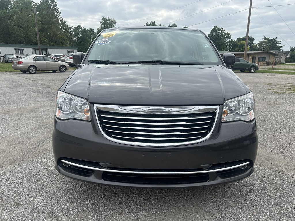 2015 Chrysler Town & Country Image 8