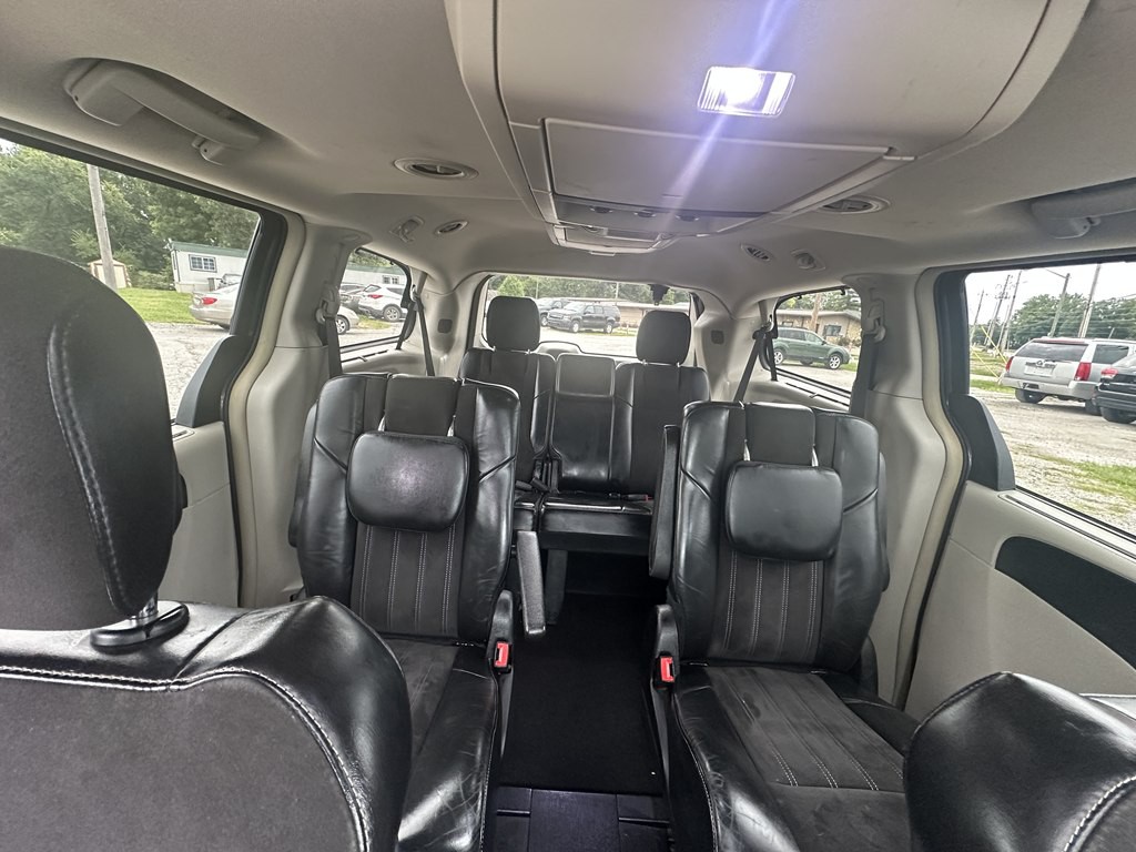 2015 Chrysler Town & Country Image 23