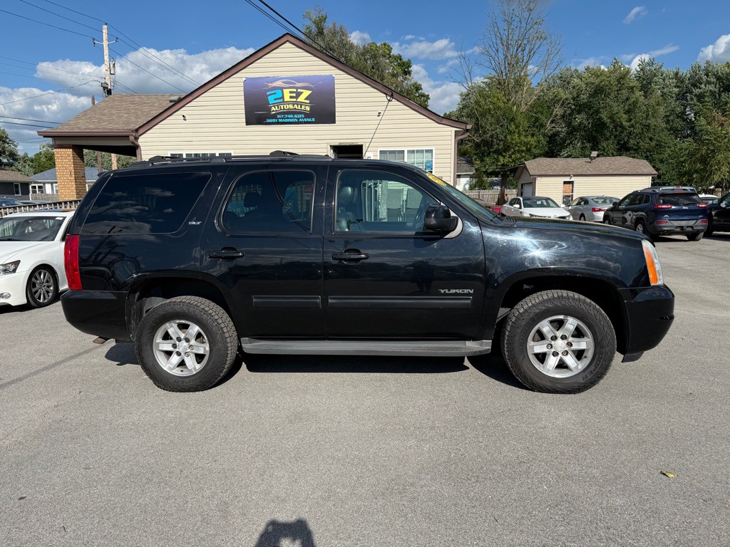 2010 GMC Yukon Image 2