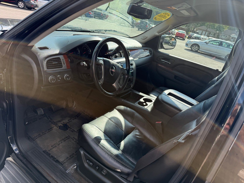 2010 GMC Yukon Image 10
