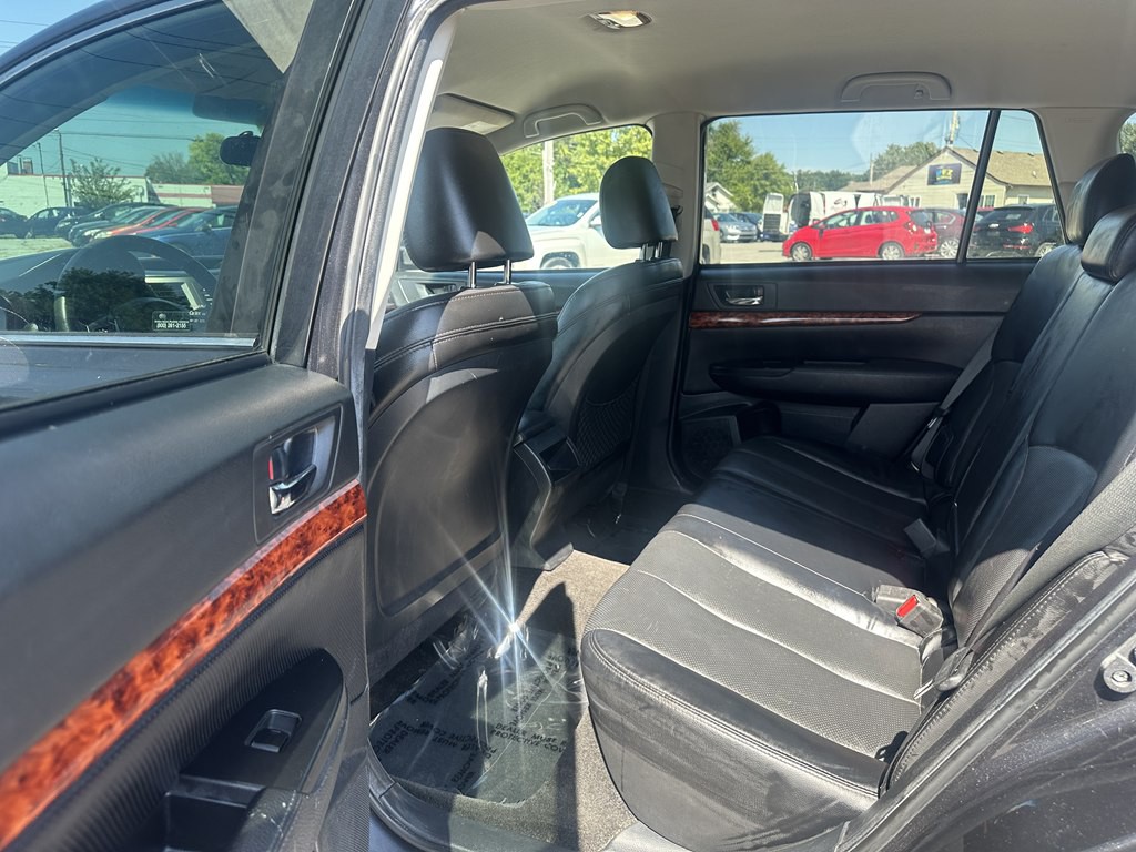 2012 Subaru Outback Image 16