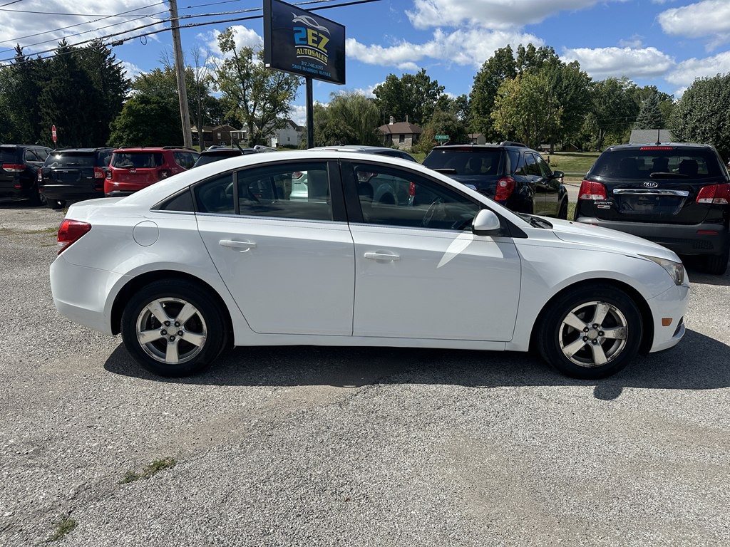 2011 Chevrolet Cruze Image 2
