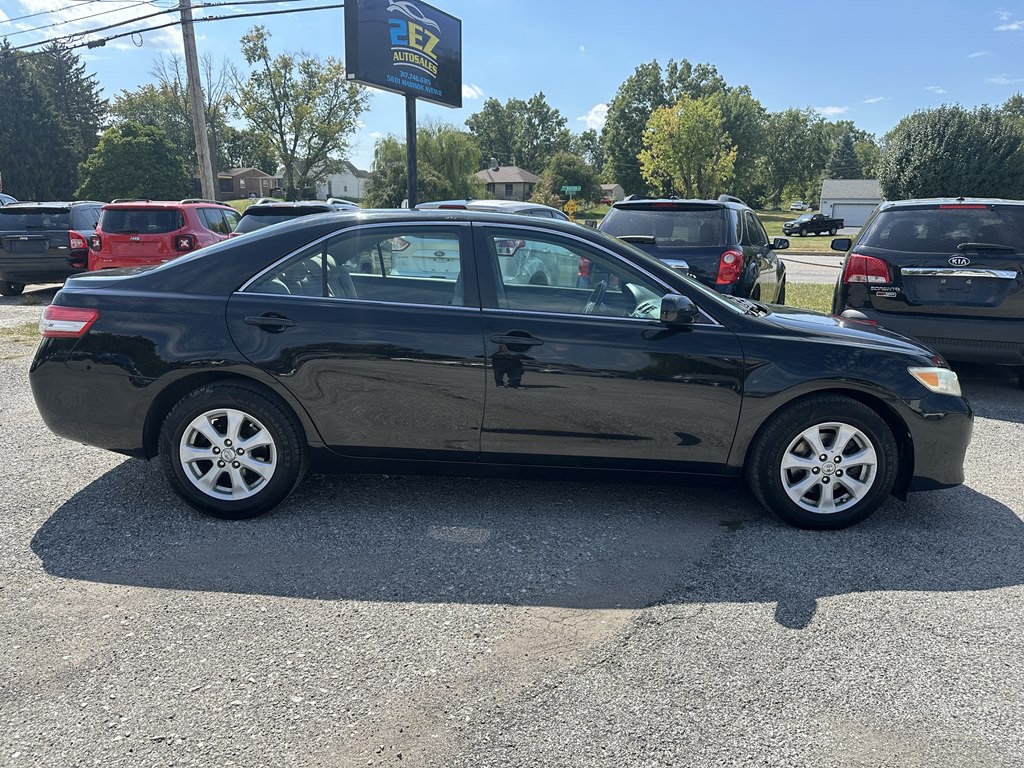 2011 Toyota Camry Image 2