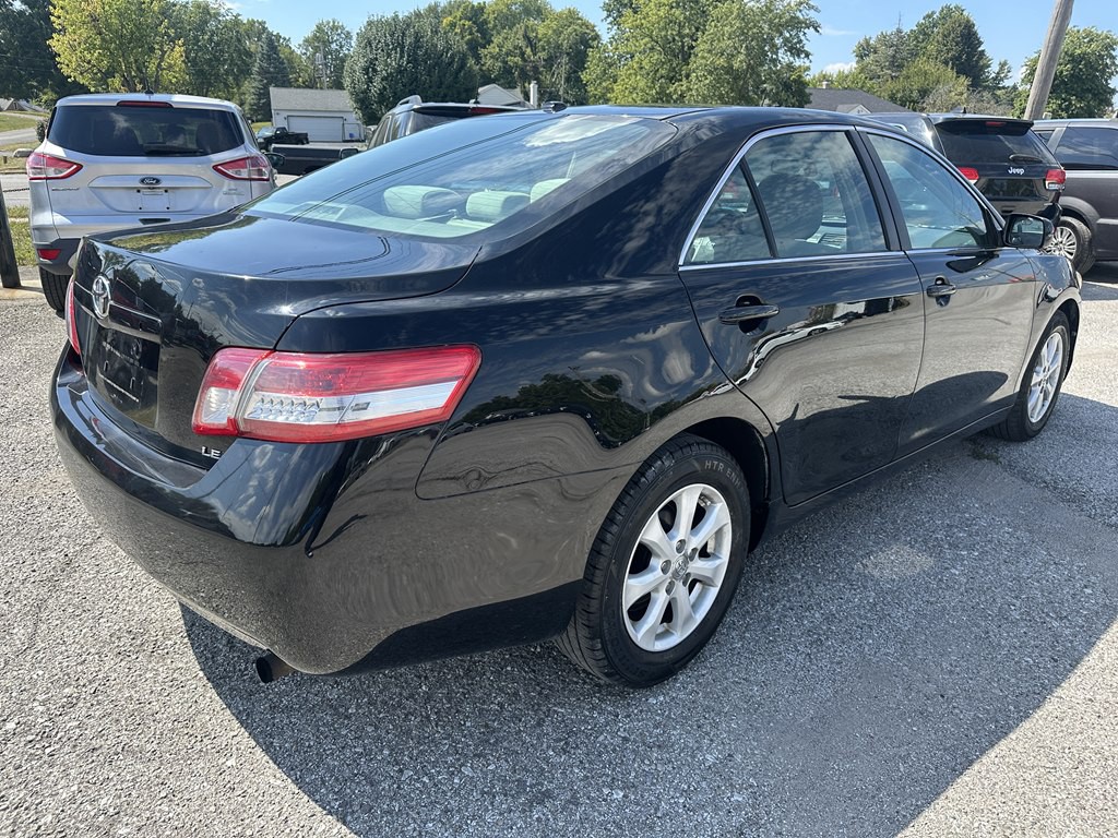 2011 Toyota Camry Image 3