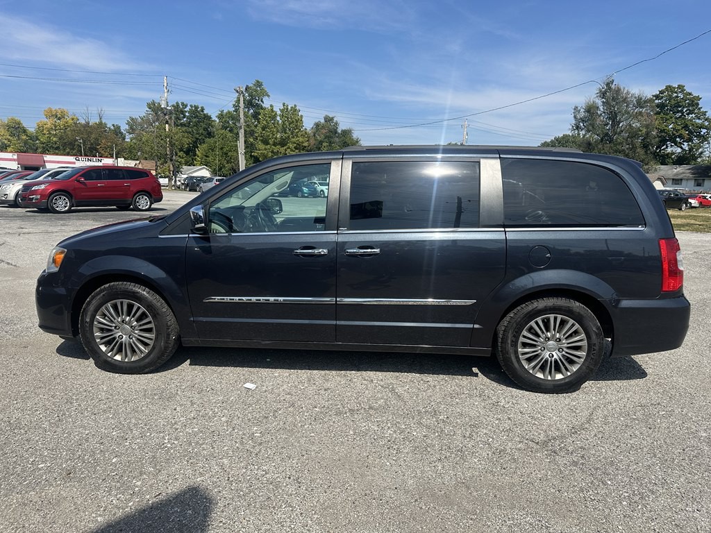 2013 Chrysler Town & Country Image 6