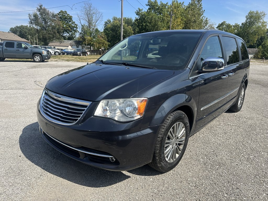 2013 Chrysler Town & Country Image 7