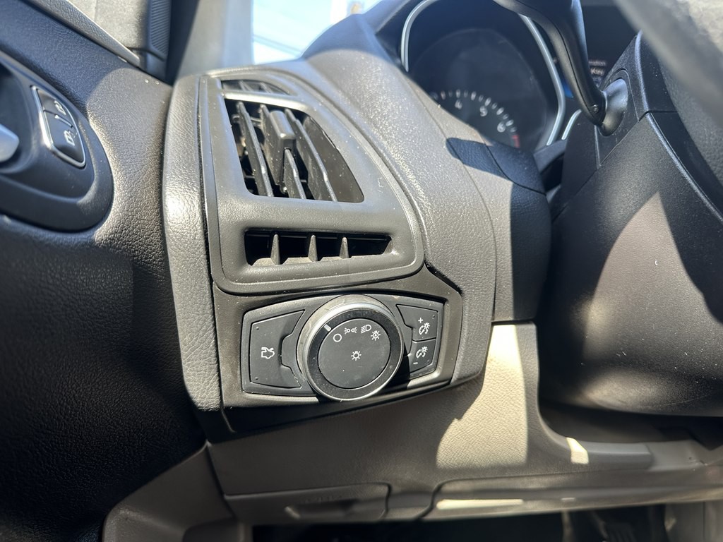 2016 Ford Focus Image 14