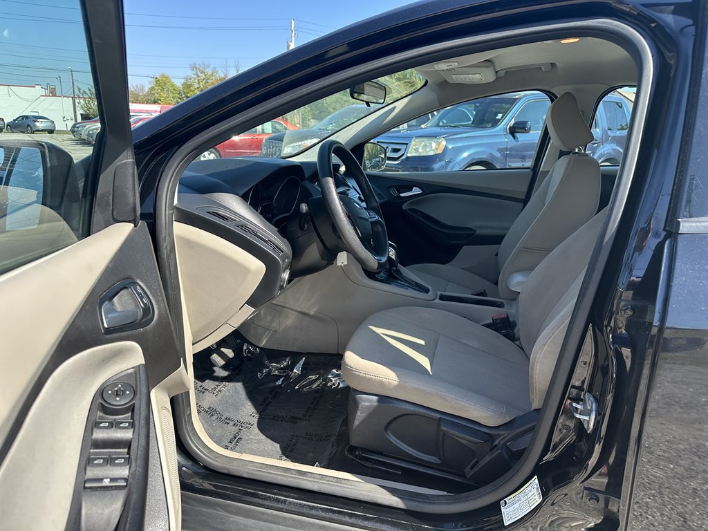 2016 Ford Focus Image 16