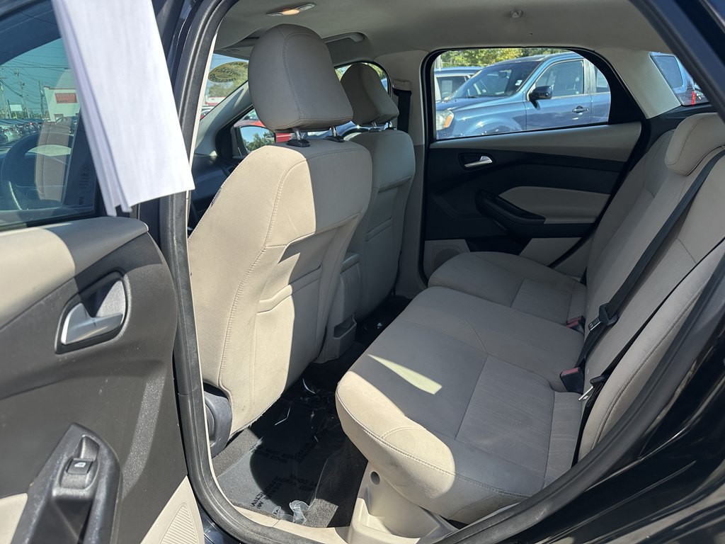2016 Ford Focus Image 17