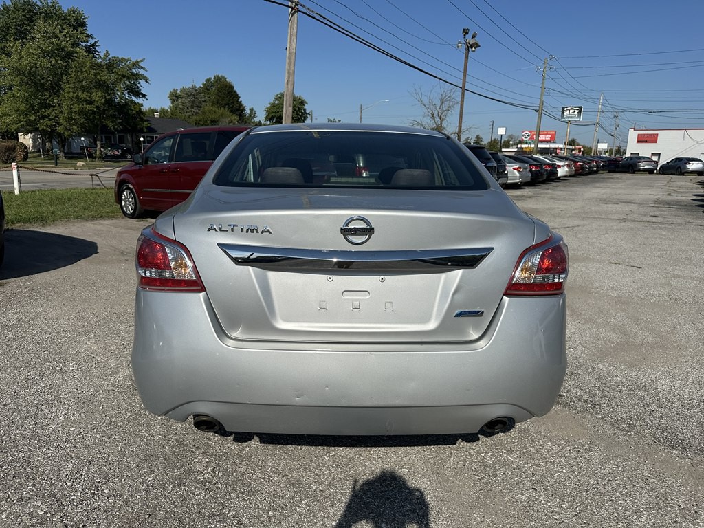 2013 Nissan Altima Image 4