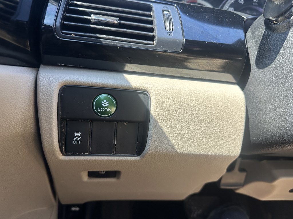 2016 Honda Accord Image 15
