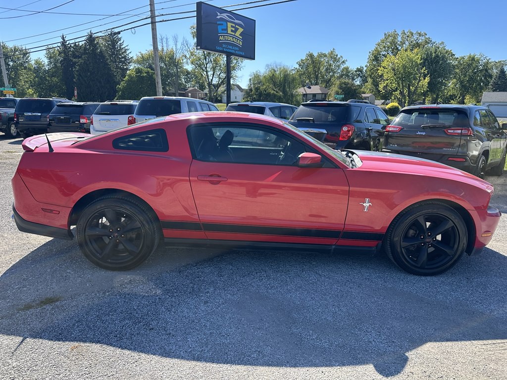 2010 Ford Mustang Image 2