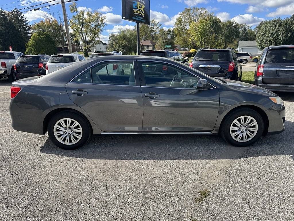 2013 Toyota Camry Image 2