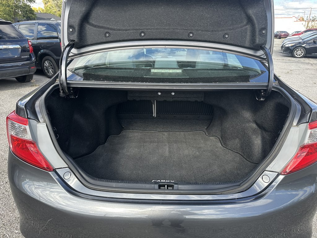 2013 Toyota Camry Image 17