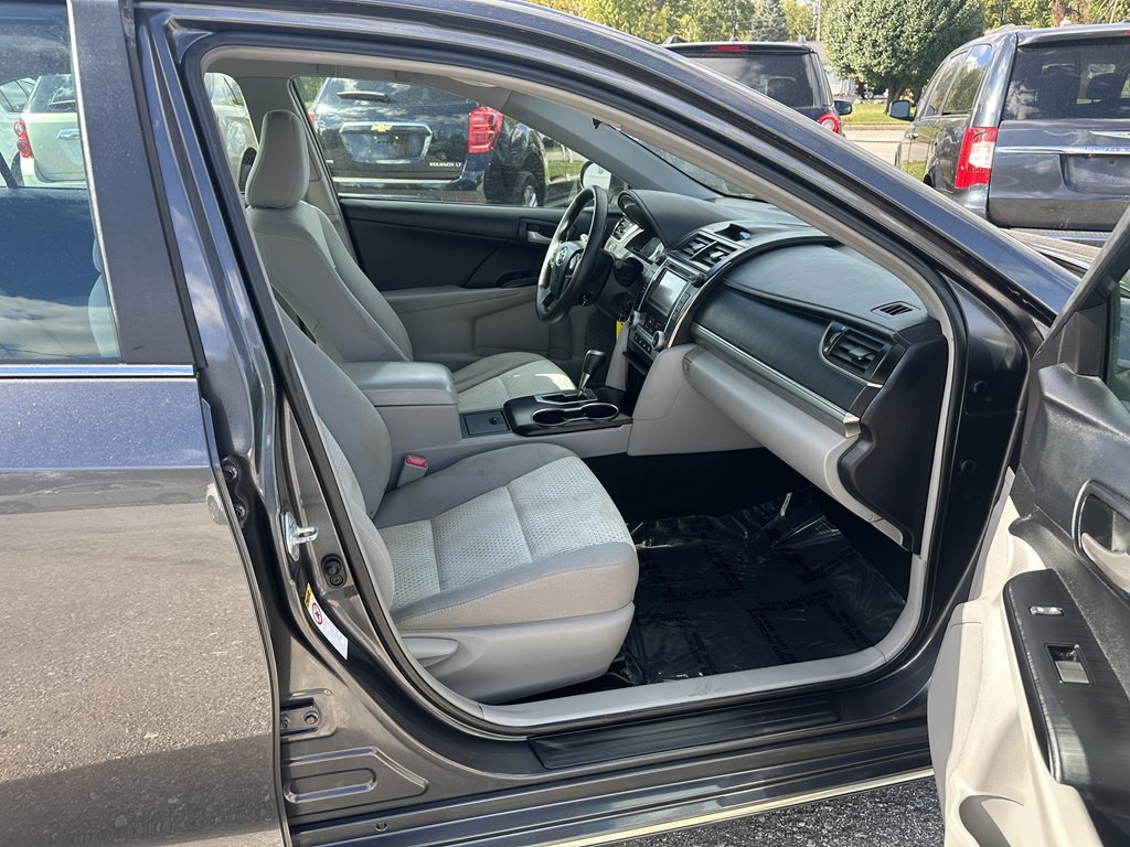 2013 Toyota Camry Image 19
