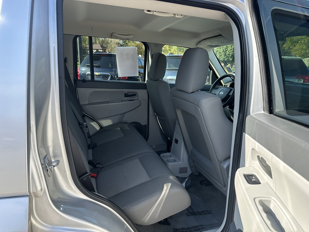 2008 Jeep Liberty Image 17
