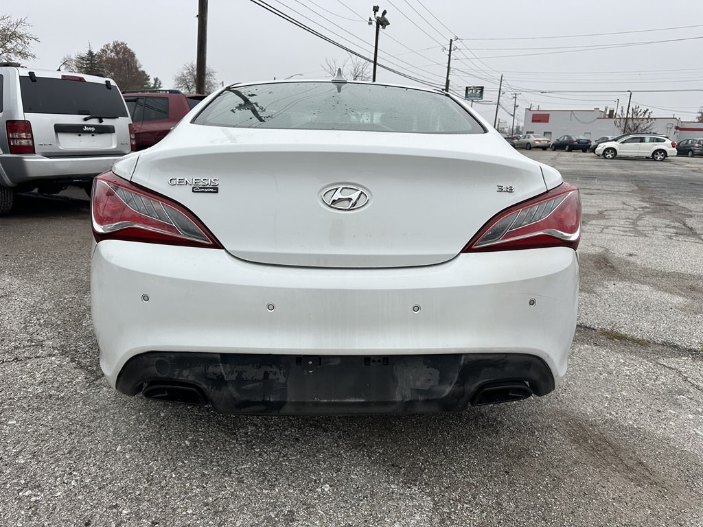 2013 Hyundai Genesis Image 4