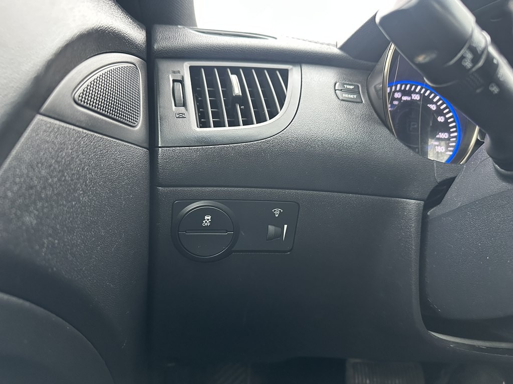 2013 Hyundai Genesis Image 13