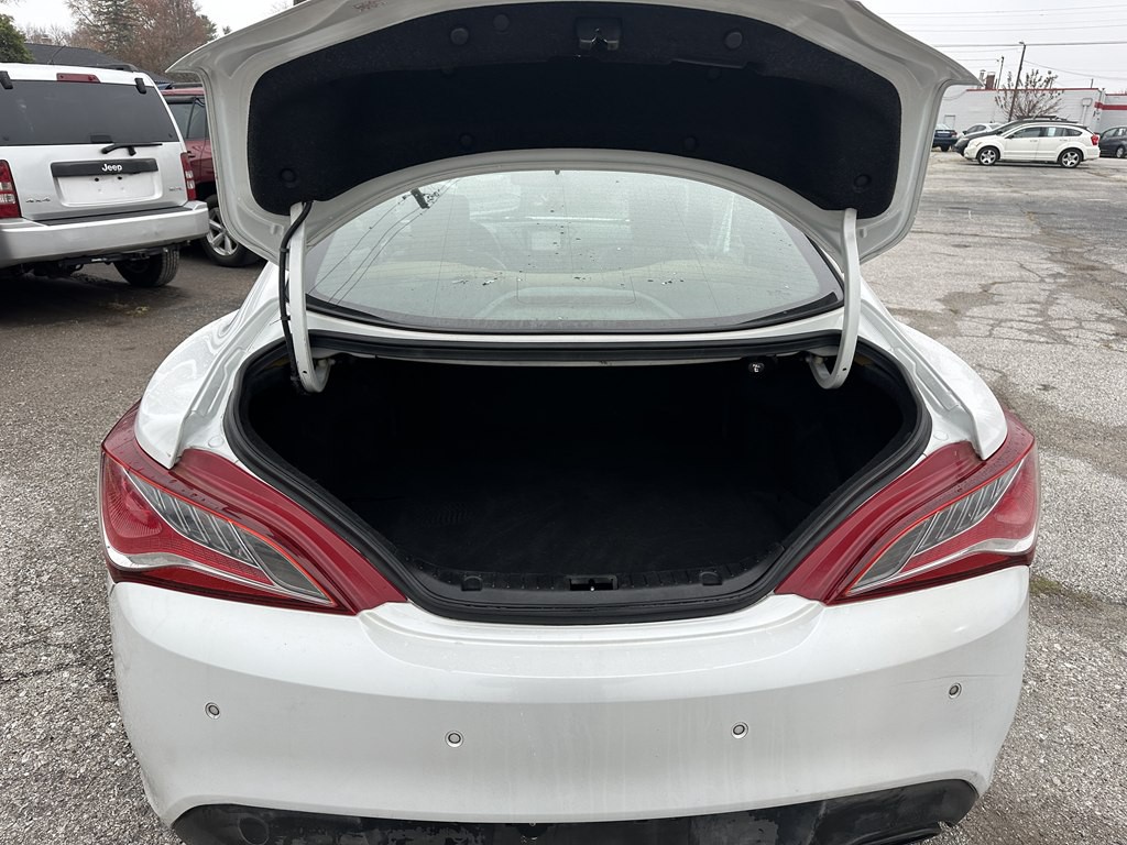 2013 Hyundai Genesis Image 18