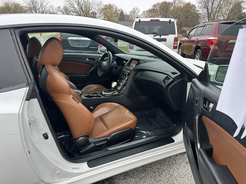 2013 Hyundai Genesis Image 19