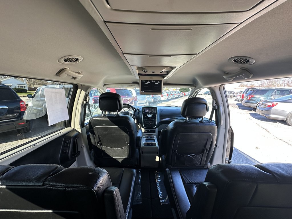 2013 Chrysler Town & Country Image 18