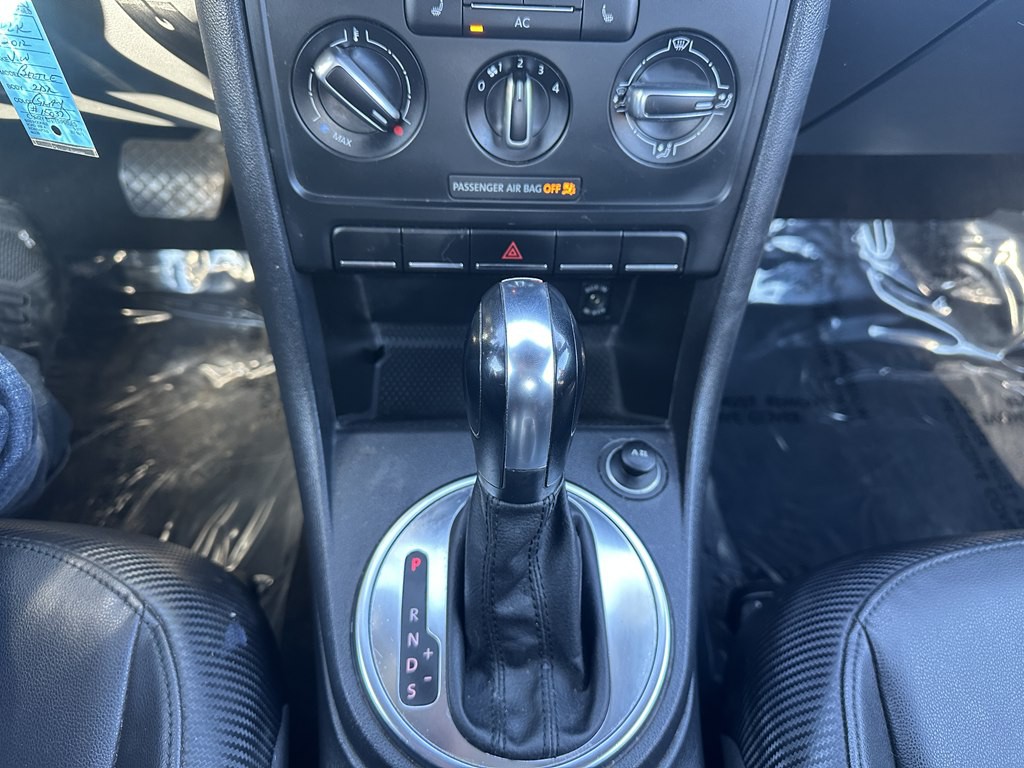 2012 Volkswagen Beetle Image 12